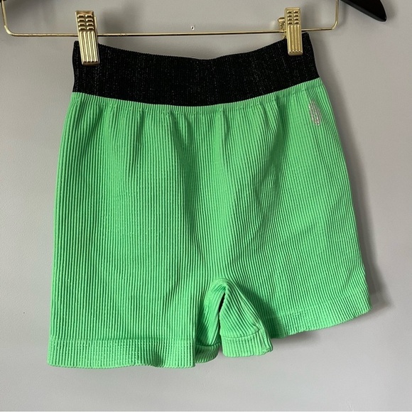 FP Movement By Free People Prajna Fresh Cut Green Ribbed Yoga Shorts Sz M/L NWT - Picture 6 of 16